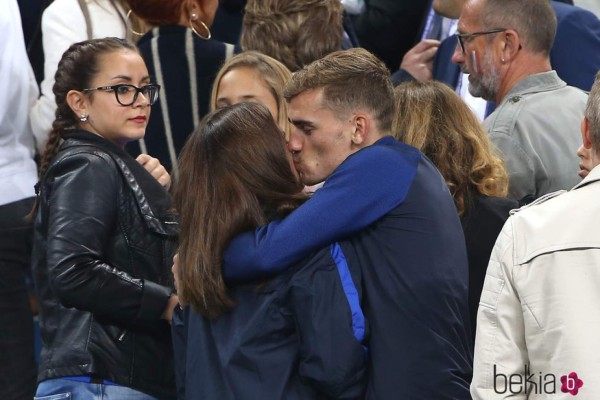 Fotos: Los besos más apasionados de los futbolistas y sus parejas