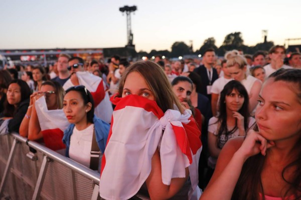 FOTOS: El llanto de las bellas aficionadas de Inglaterra tras la derrota ante Croacia en el Mundial