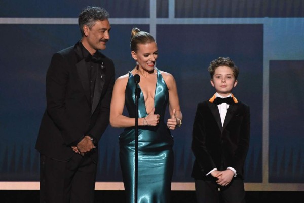 Besos, abrazos y parejas memorables, lo que no se vio en SAG Awards 2020