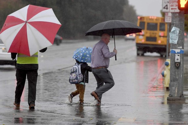 FOTOS: Calles anegadas deja el 'ciclón bomba' que azota el norte de California