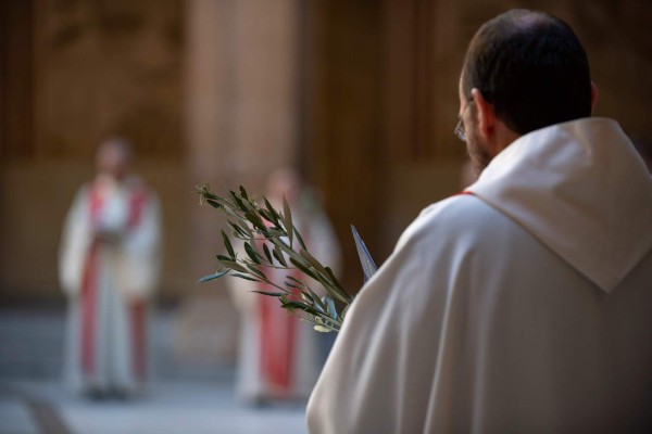 FOTOS: Cuarentena impide a la feligresía celebrar el Domingo de Ramos