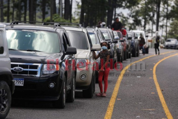 Caravanas y retenes: así se realizó el retorno seguro a la capital (FOTOS)