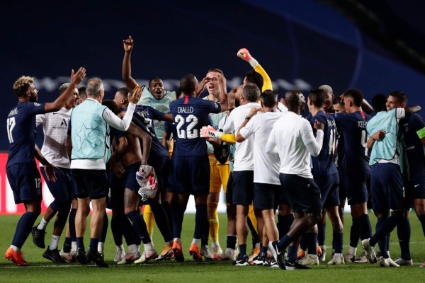 Fiesta y alegría: la celebración de los hinchas en París tras primera final del PSG (FOTOS)