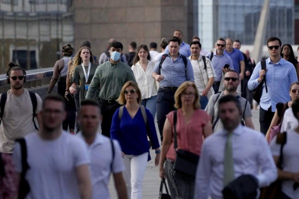 'Freedom Day': Británicos salen a festejar el fin de las restricciones por covid-19