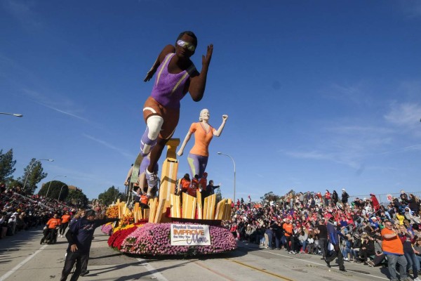 Con carrozas florales y animalistas, sorprende una vez más el Desfile de las Rosas 2022