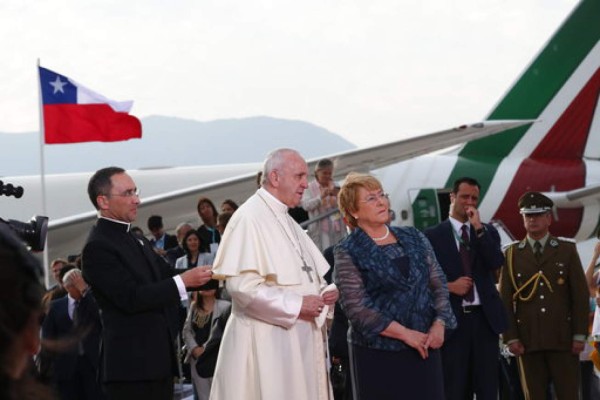 FOTOS: Así fue la llegada del papa Francisco a Chile