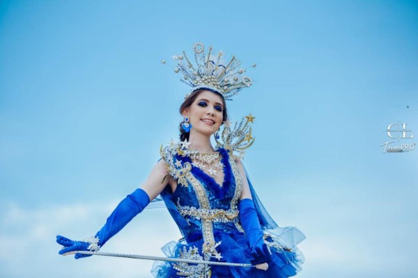 Vistoso traje de las palillonas de Danlí destaca por su tributo a la Bandera (FOTOS)