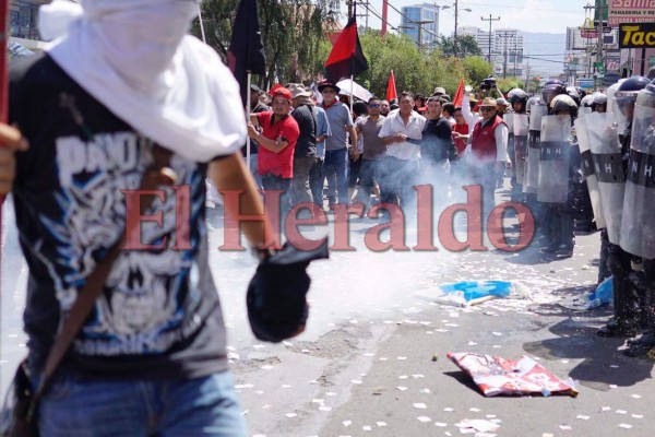 FOTOS: Así fueron los disturbios en la marcha de la resistencia en la capital