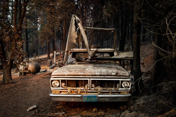 Cenizas, humo y estructuras carbonizadas: Incendio en California sigue creciendo (FOTOS)