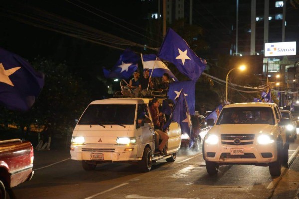 Nacionalistas muestran su apoyo a JOH por tercer día consecutivo