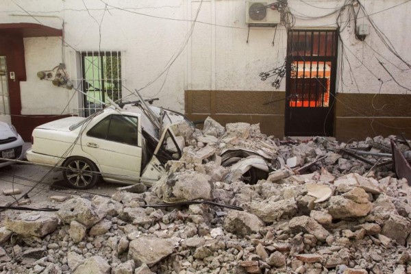 FOTOS: Escombros y dramáticos rescates tras sismo de 7.1 en México