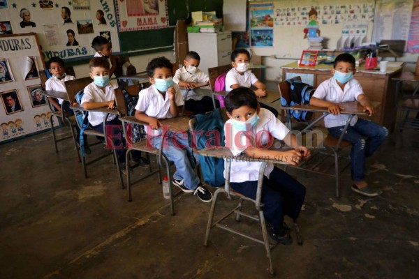 Con un balde con agua limpia y jabón como únicos insumos, escuelas del interior no han frenado clases