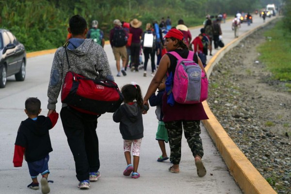 Con amor y esperanza: Migrantes centroamericanos y haitianos continúan su ruta por México