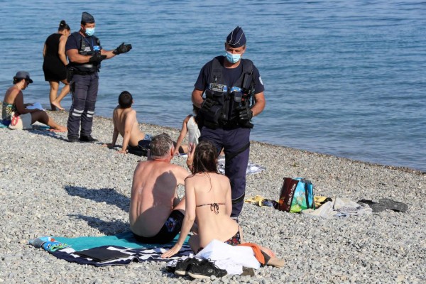 El desconfinamiento llega a las playas europeas y España se abrirá al turismo en julio (FOTOS)  