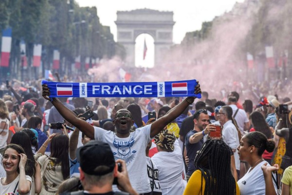 FOTOS: La locura en París tras la coronación de Francia como campeón del Mundo en Rusia 2018