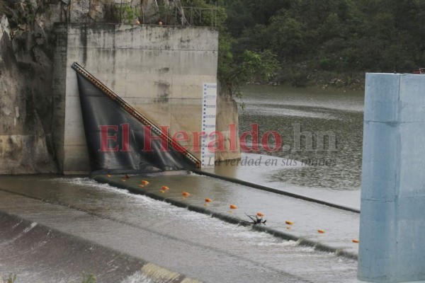 Fotos: Así luce la represa Los Laureles tras alcanzar su nivel máximo