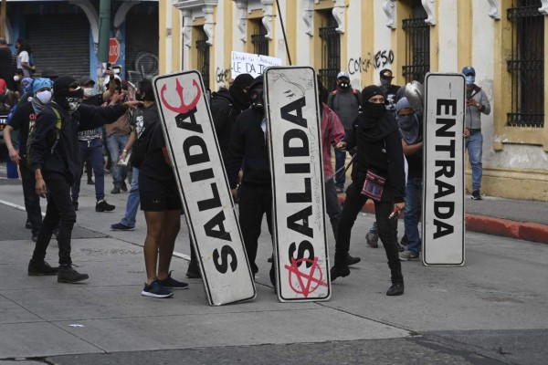 FOTOS: 14 datos para entender las masivas protestas en Guatemala