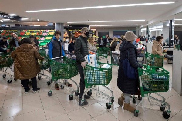 FOTOS: Pánico en una España que luce fantasma ante propagación de coronavirus