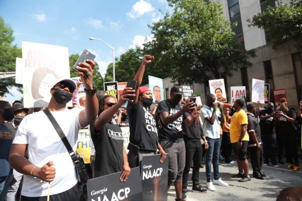 'Hartos de que nos maten': marchan en Atlanta contra el racismo en EEUU (FOTOS)  