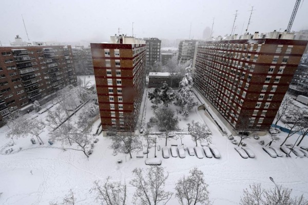 Las impactantes imágenes de la nevada más extensa del siglo que tiene en alerta a España