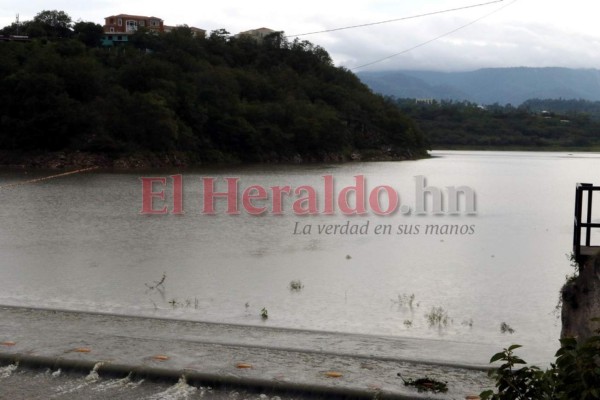 Fotos: Así luce la represa Los Laureles tras alcanzar su nivel máximo