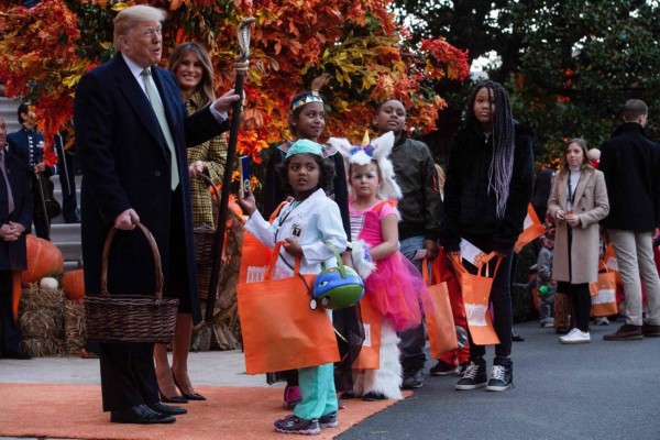 Halloween: Donald Trump y Melania repartieron dulces en la Casa Blanca