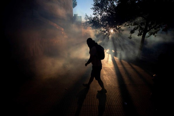 FOTOS: Ya son 29 los muertos durante disturbios y tensas protestas en Chile