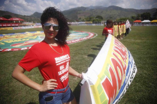 Fútbol, goles, diversión y belleza en la final en Tocoa