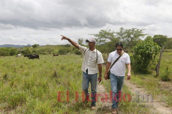 FOTOS: Motocicletas, ganado y frescura, el otro campo en donde el portero Donis Escober es feliz