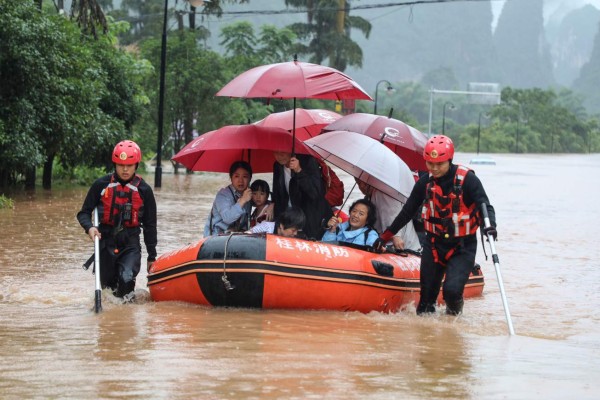 FOTOS: Devastadoras lluvias en China dejan muertos y desplazados