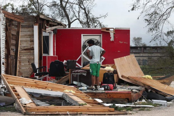 FOTOS: Luisiana y Texas sufren azote del huracán Laura que se debilita  