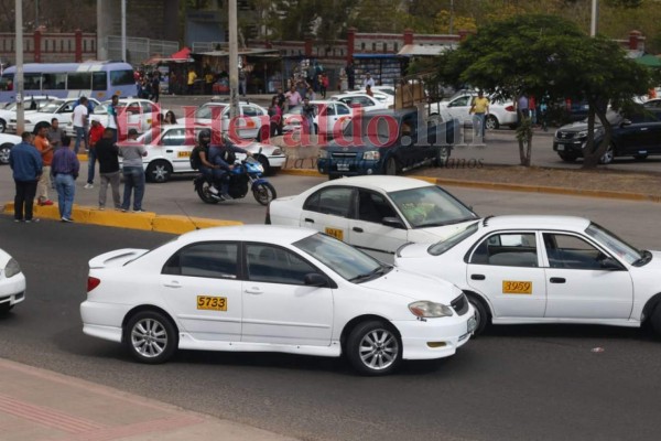 FOTOS: Colapsada, así permanece la capital durante paro de taxis