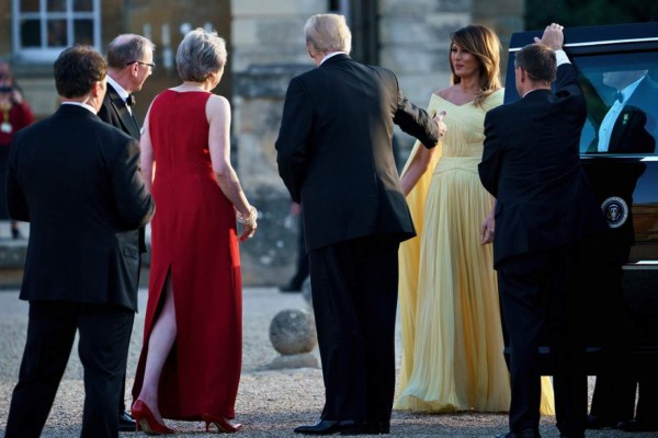 El vestido amarillo de Melania Trump que provocó comparaciones con 'La Bella y la Bestia'