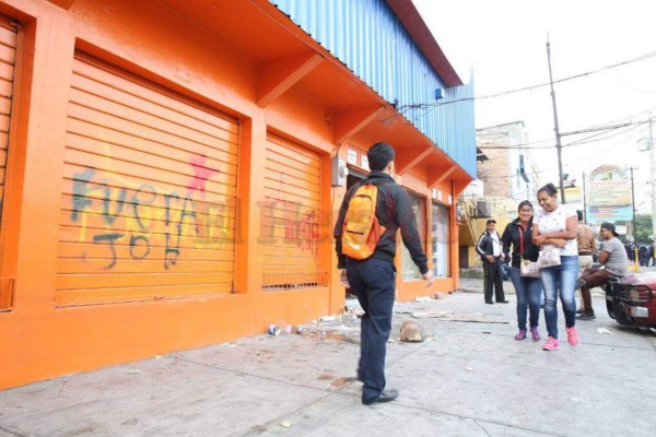 Negocios saqueados y edificios dañados dejan manifestantes de la Alianza