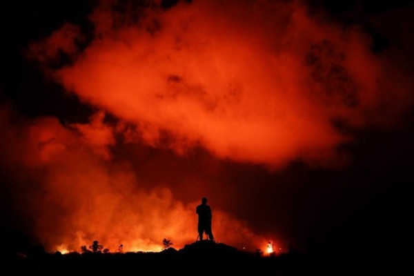 Las impactantes olas de lava del volcán Kilauea en Hawaii; hubo nube tóxica