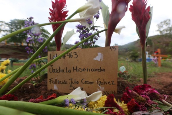 10 fotos conmovedoras de la muerte del obrero soterrado