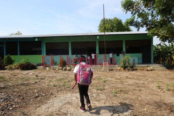 Sin internet ni aparatos tecnológicos: niños hondureños hundidos en la ignorancia