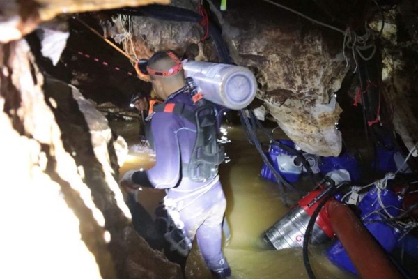 Así es el dramático rescate de los niños atrapados en una cueva de Tailandia