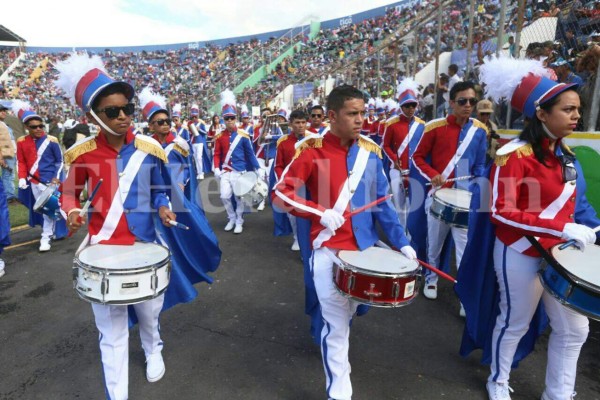 Fotos: La otra cara de los desfiles patrios en el lente de EL HERALDO