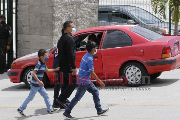 Imágenes de la vacunación anticovid a menores de 12 años en la capital