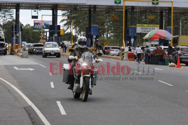 Caravanas y retenes: así se realizó el retorno seguro a la capital (FOTOS)