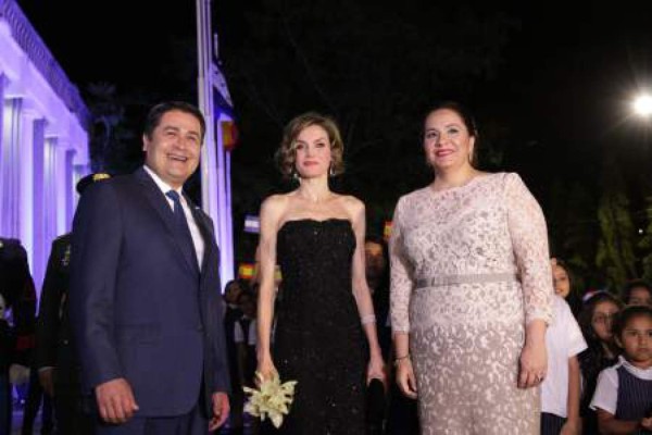 La imagen y los vestidos de Ana García Hernández, la primera dama de Honduras