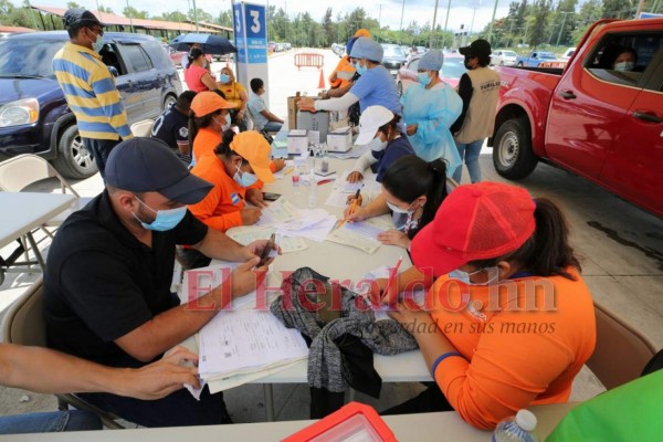 Imágenes de la vacunación anticovid a menores de 12 años en la capital