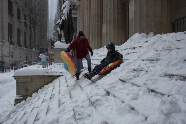 Transporte paralizado y confinamiento: alerta por nevada en Estados Unidos