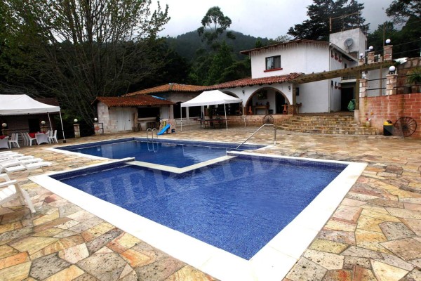 Hotel y Cabañas Ros, la cueva del León en Valle de Ángeles