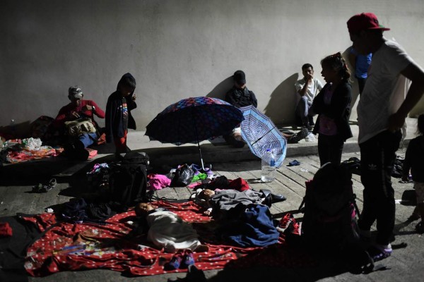 Con amor y esperanza: Migrantes centroamericanos y haitianos continúan su ruta por México