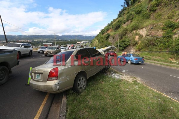 ¡Evitó atropellar un perro y chocó! Las imágenes que no vio del accidente en el anillo periférico