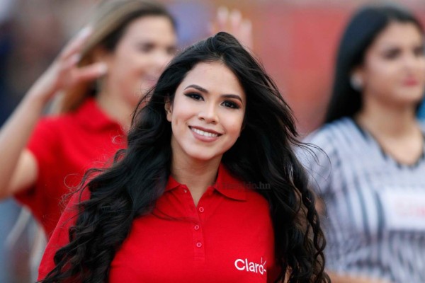 FOTOS: Hermosas chicas presentes en el Olímpico para apoyar a la H ante Chile