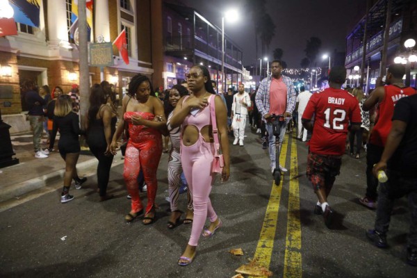 FOTOS: Festejos e irresponsabilidad en Tampa, Florida, previo al Super Bowl LV