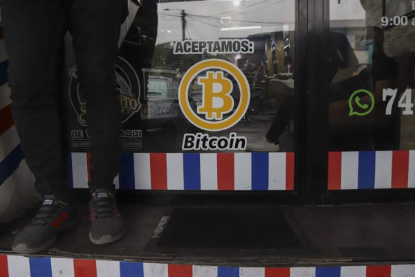 Entre tropiezos e incredulidad: Así inicia la era bitcoin en El Salvador (FOTOS)